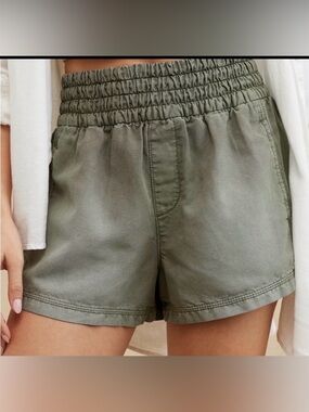 Aerie Babewatch High Waisted Pull On Shorts Olive Green Soft Lounge Size M